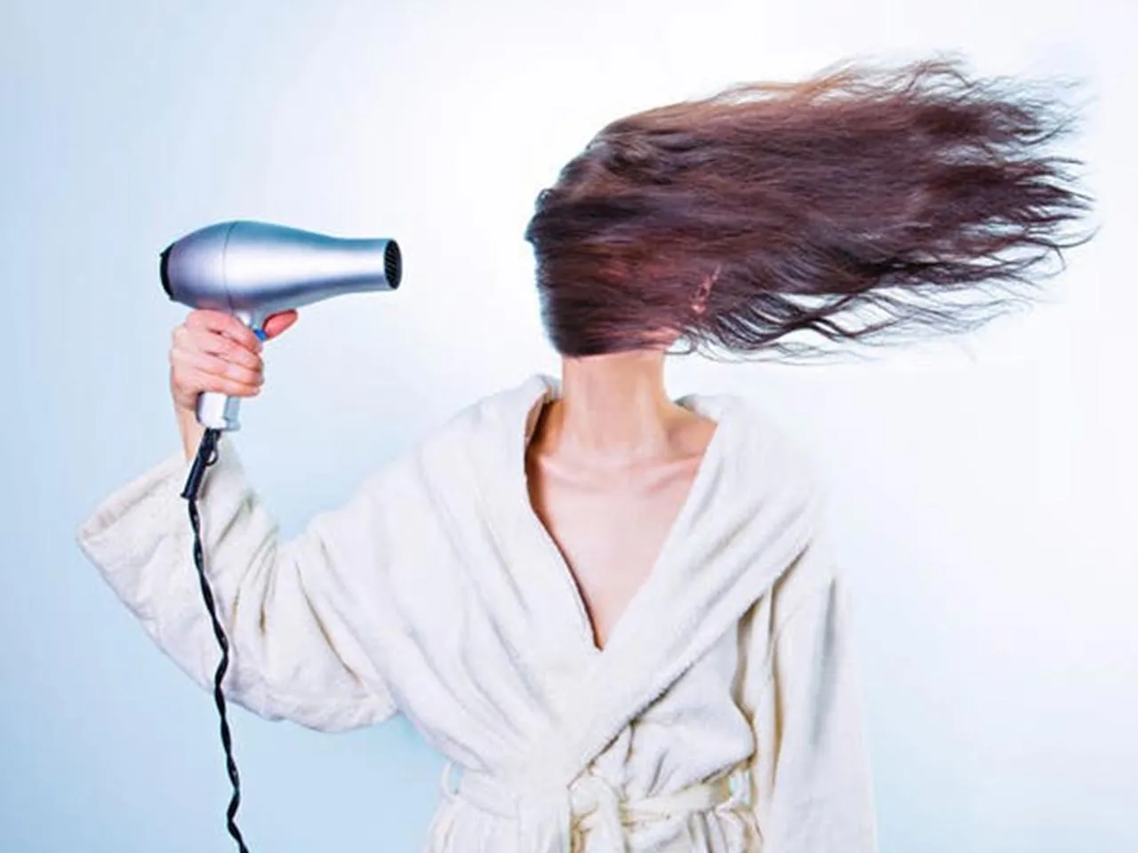 caduta-capelli-donna-trazione